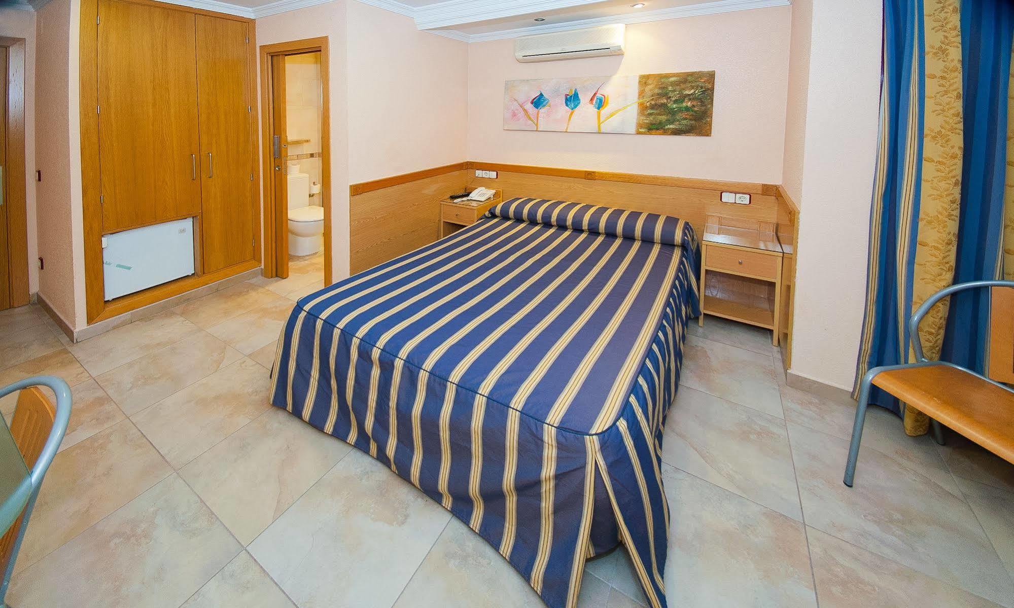 Hostal Viky Madrid Buitenkant foto