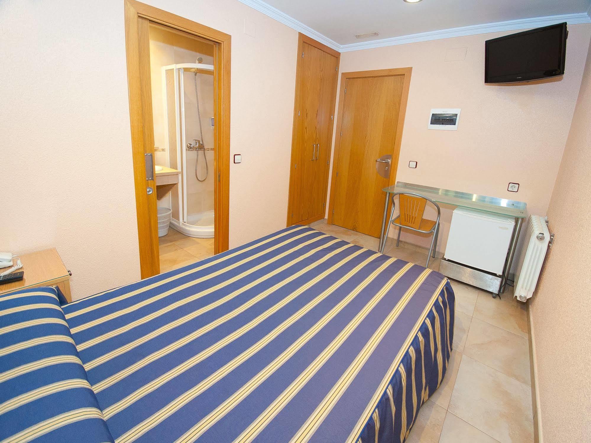 Hostal Viky Madrid Buitenkant foto