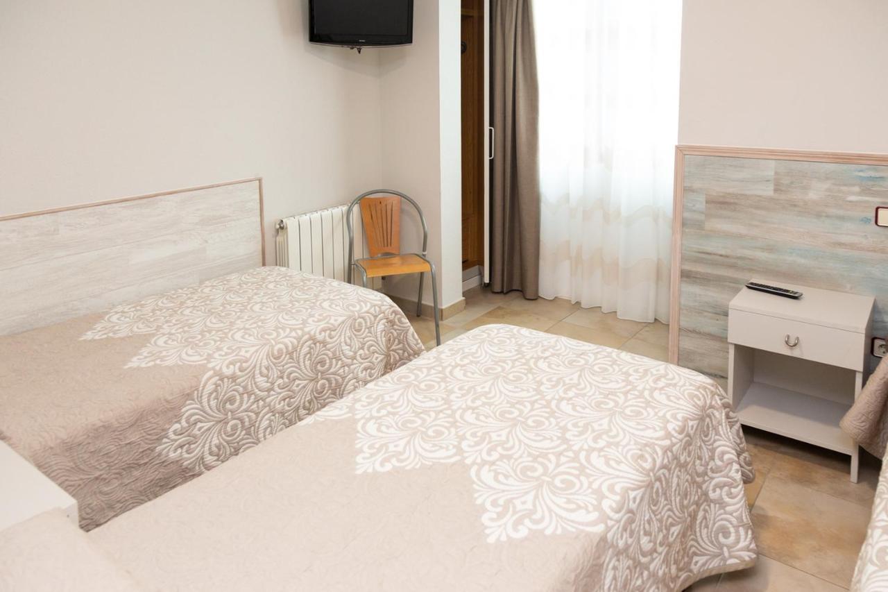 Hostal Viky Madrid Buitenkant foto