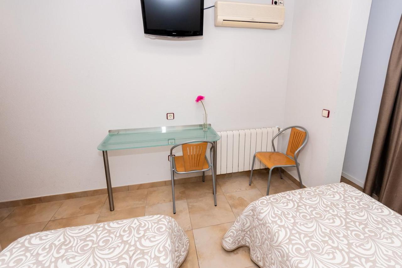 Hostal Viky Madrid Buitenkant foto