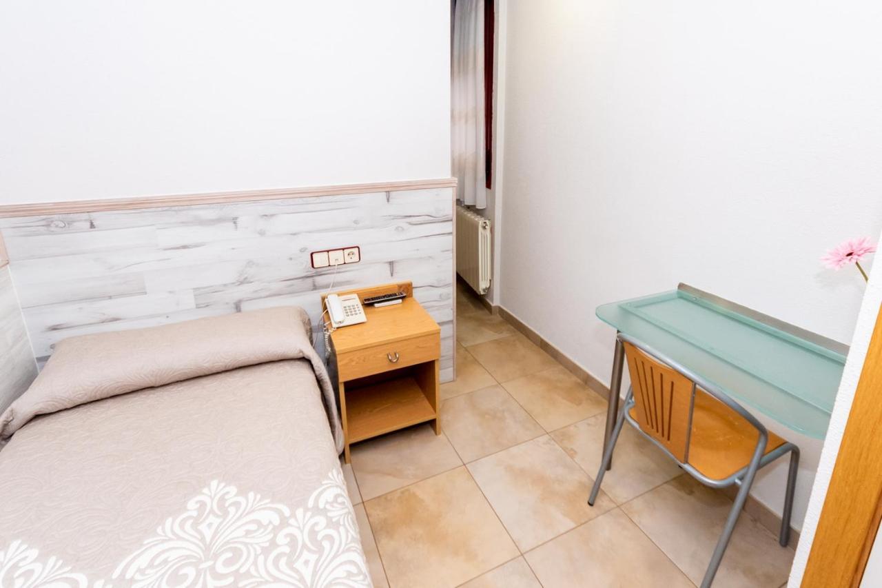 Hostal Viky Madrid Buitenkant foto