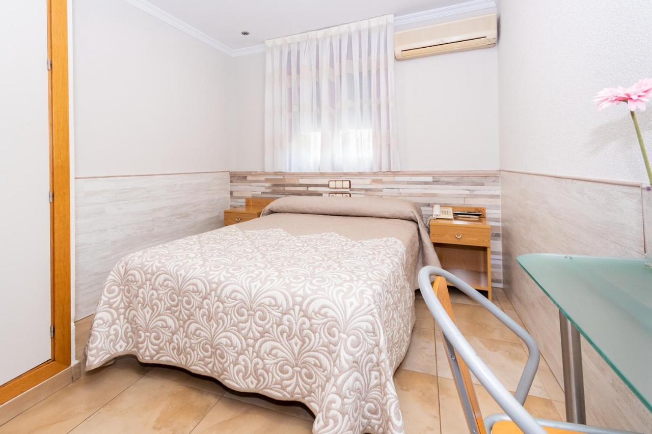 Hostal Viky Madrid Buitenkant foto