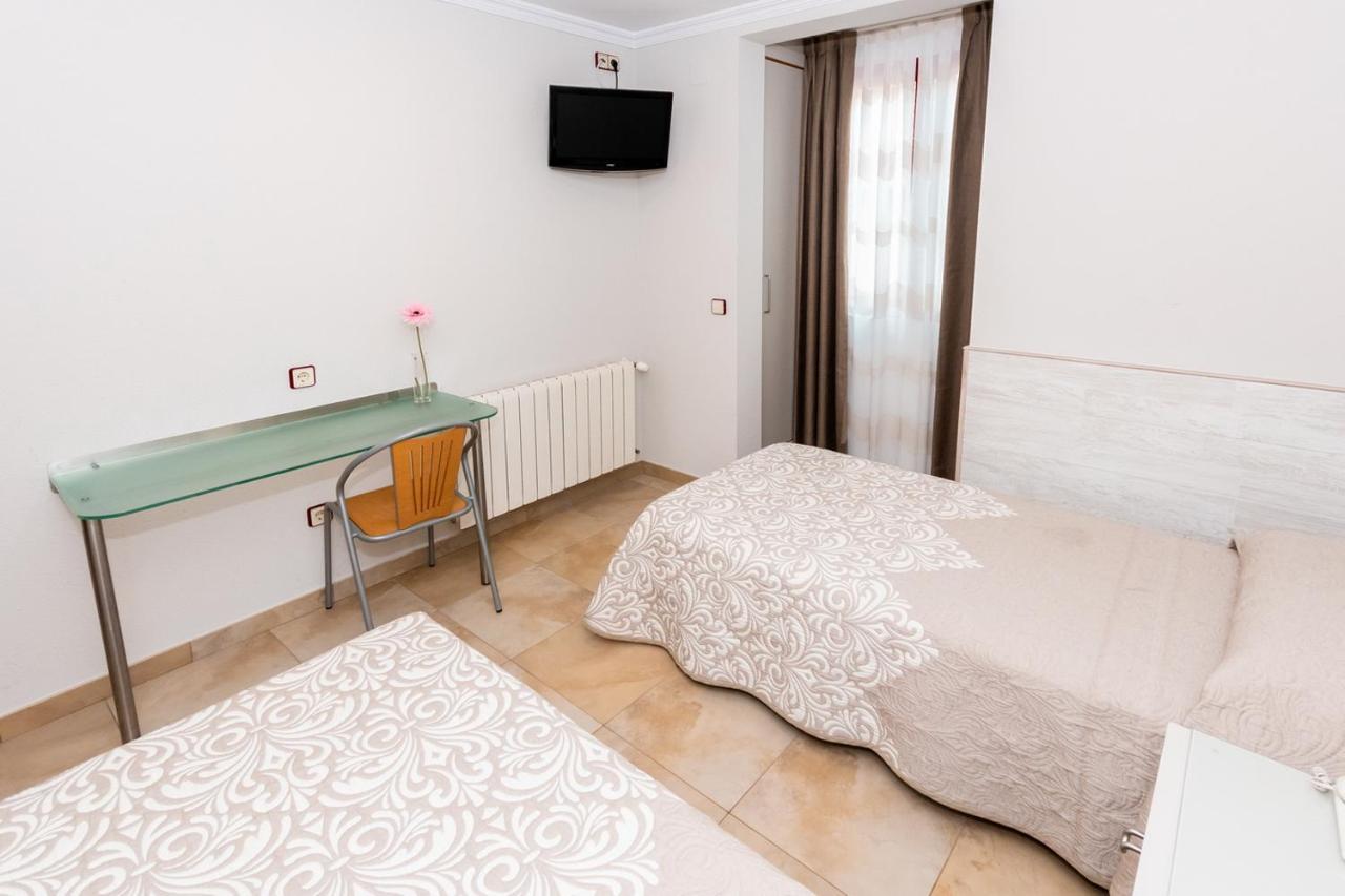 Hostal Viky Madrid Buitenkant foto