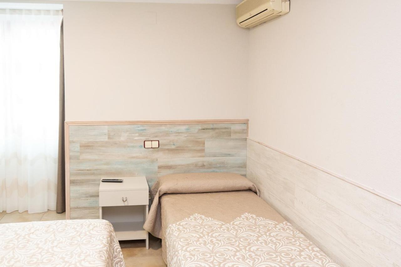Hostal Viky Madrid Buitenkant foto
