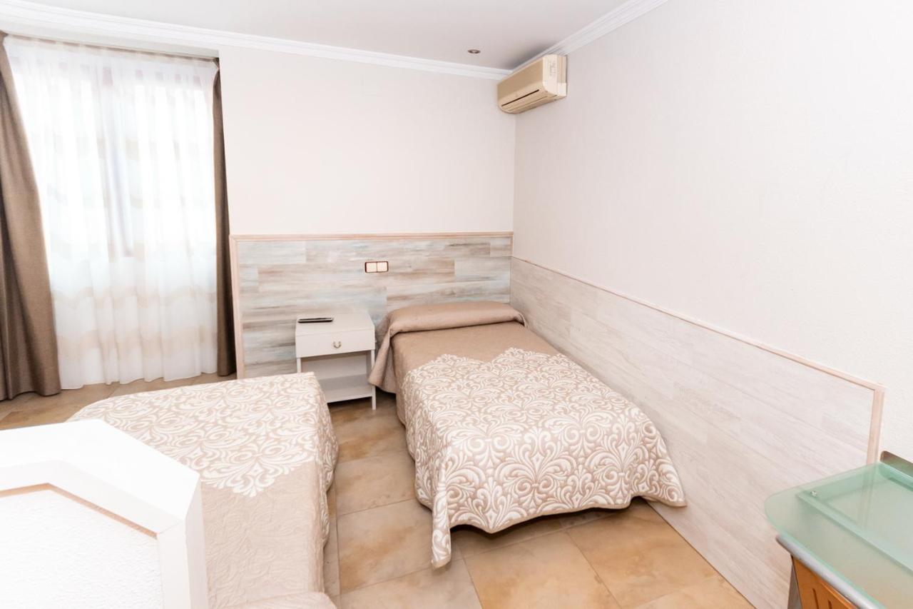 Hostal Viky Madrid Buitenkant foto