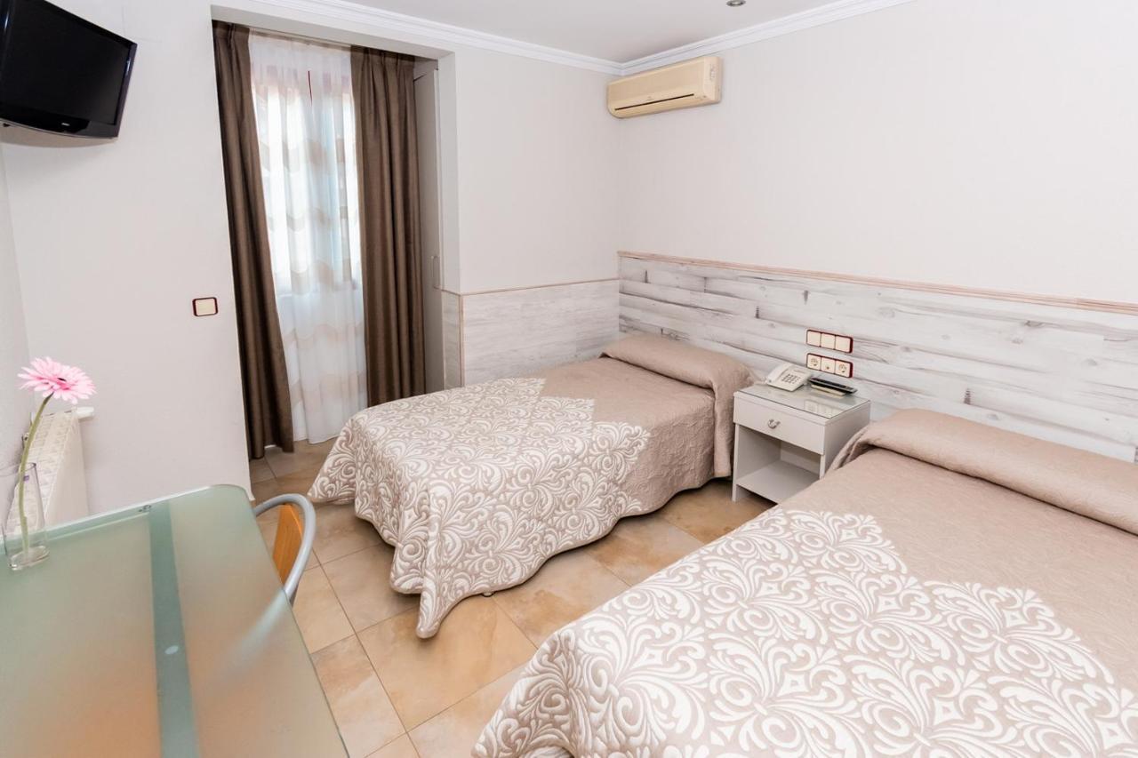 Hostal Viky Madrid Buitenkant foto