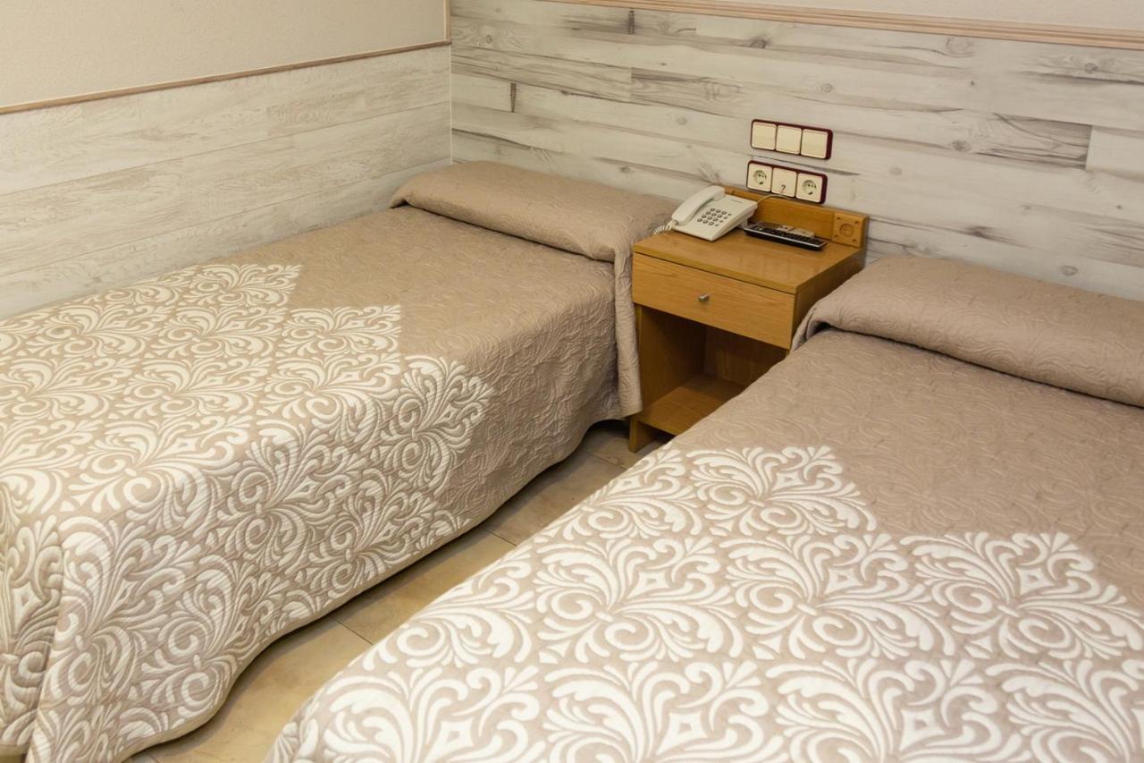 Hostal Viky Madrid Buitenkant foto