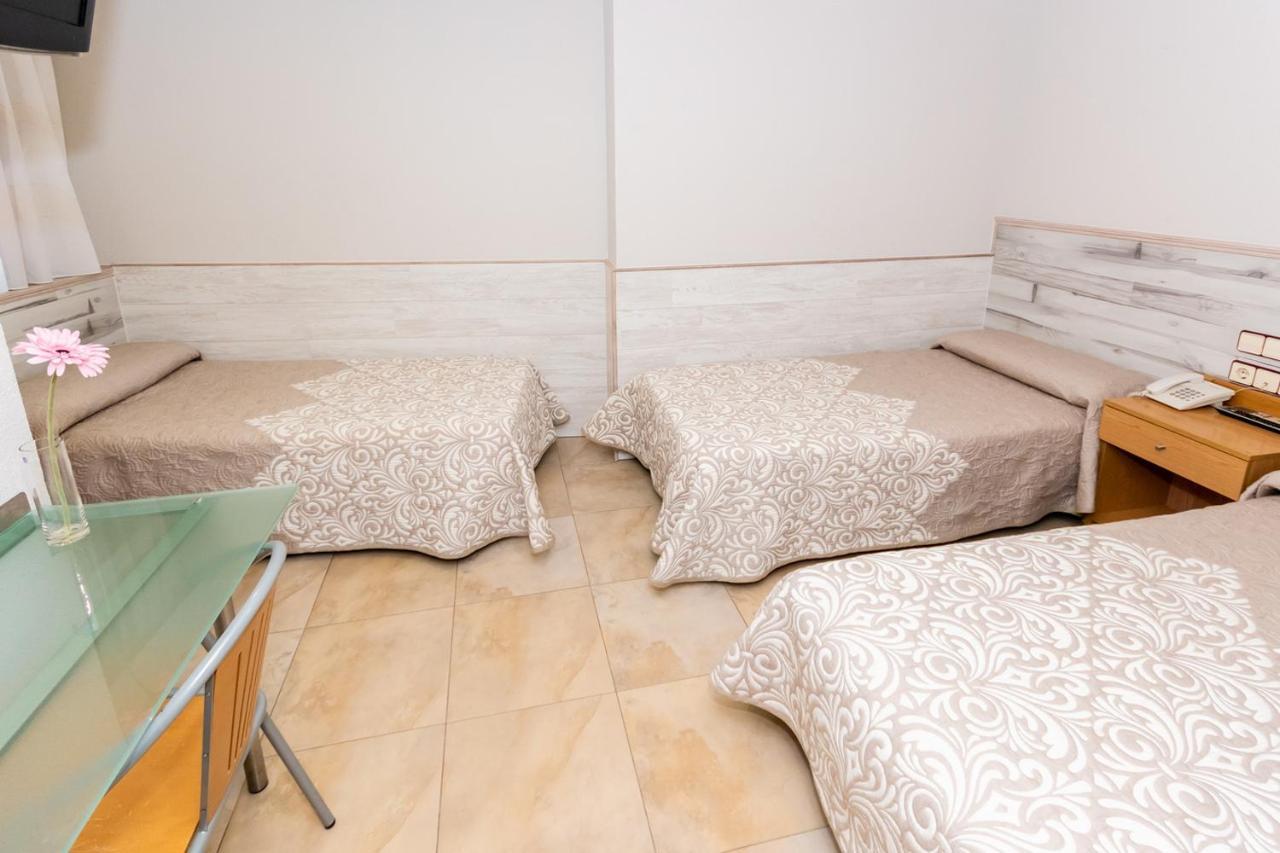 Hostal Viky Madrid Buitenkant foto