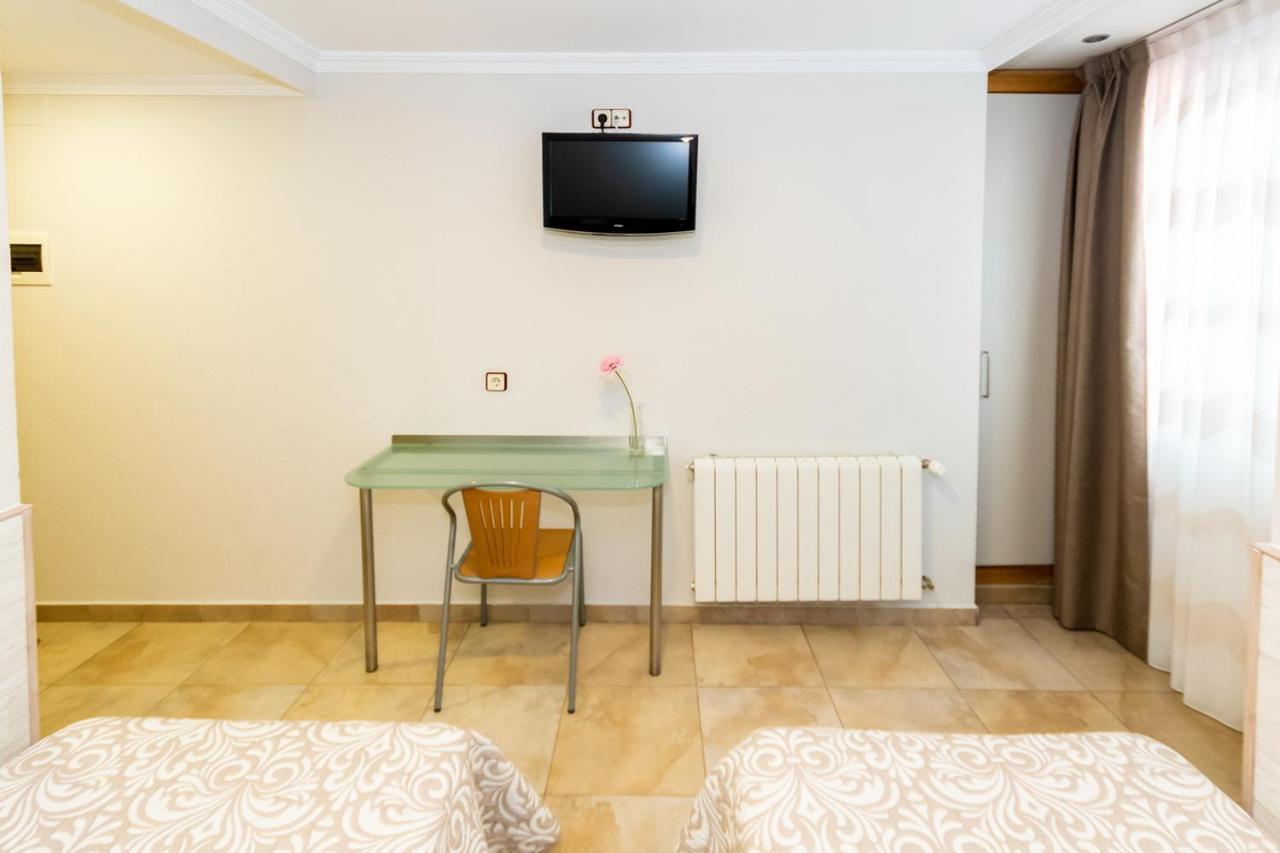 Hostal Viky Madrid Buitenkant foto