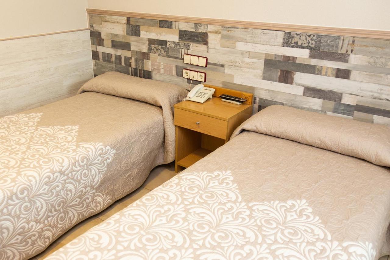 Hostal Viky Madrid Buitenkant foto