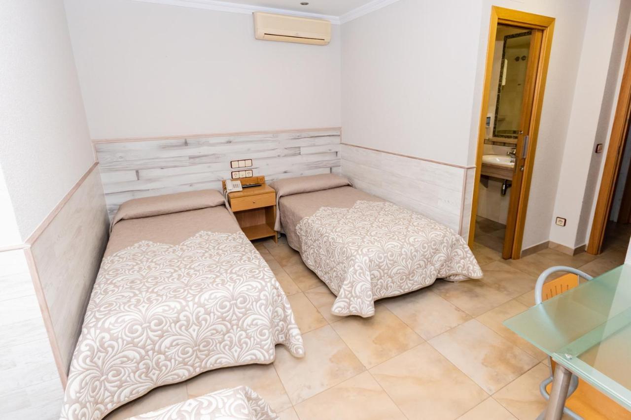 Hostal Viky Madrid Buitenkant foto