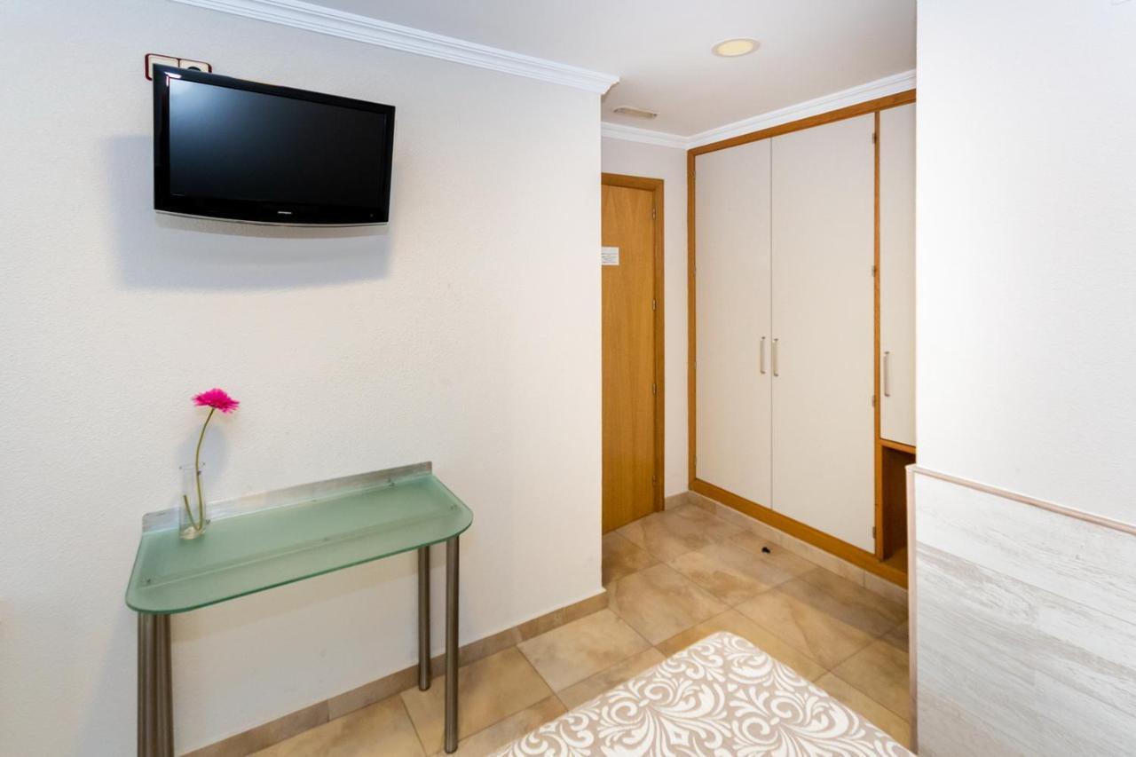 Hostal Viky Madrid Buitenkant foto