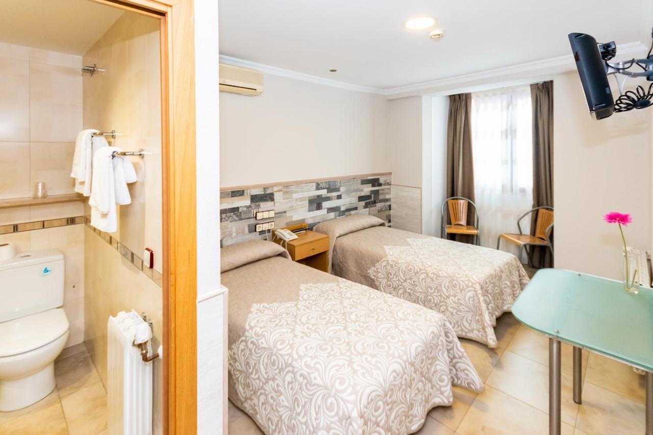 Hostal Viky Madrid Buitenkant foto
