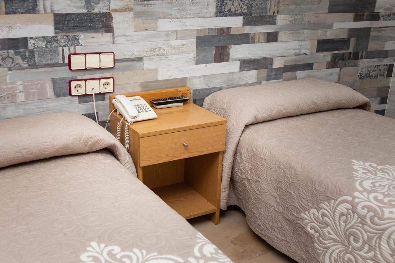 Hostal Viky Madrid Buitenkant foto