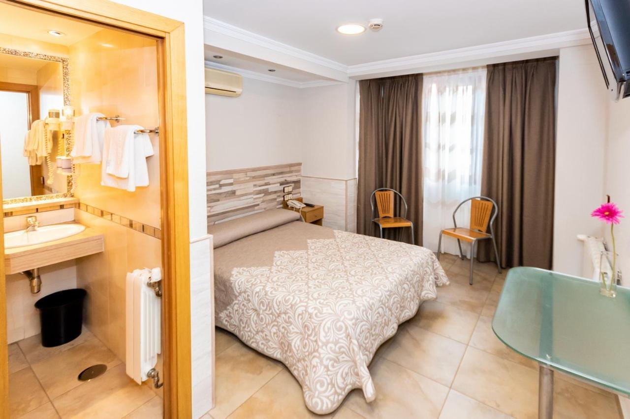 Hostal Viky Madrid Buitenkant foto