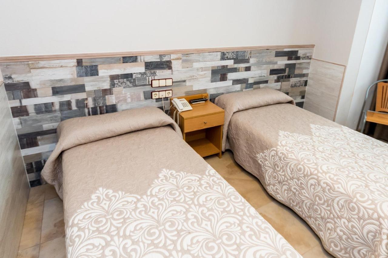 Hostal Viky Madrid Buitenkant foto