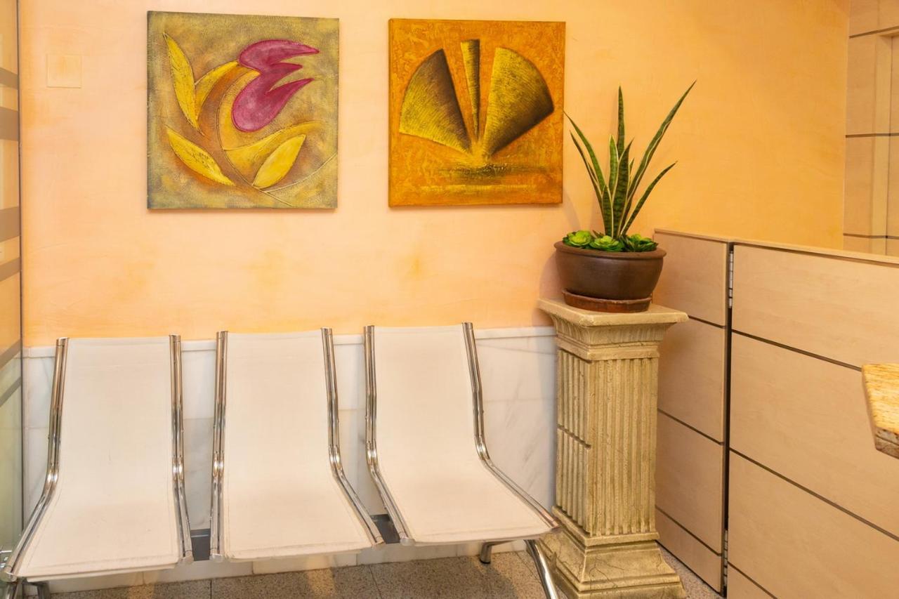 Hostal Viky Madrid Buitenkant foto
