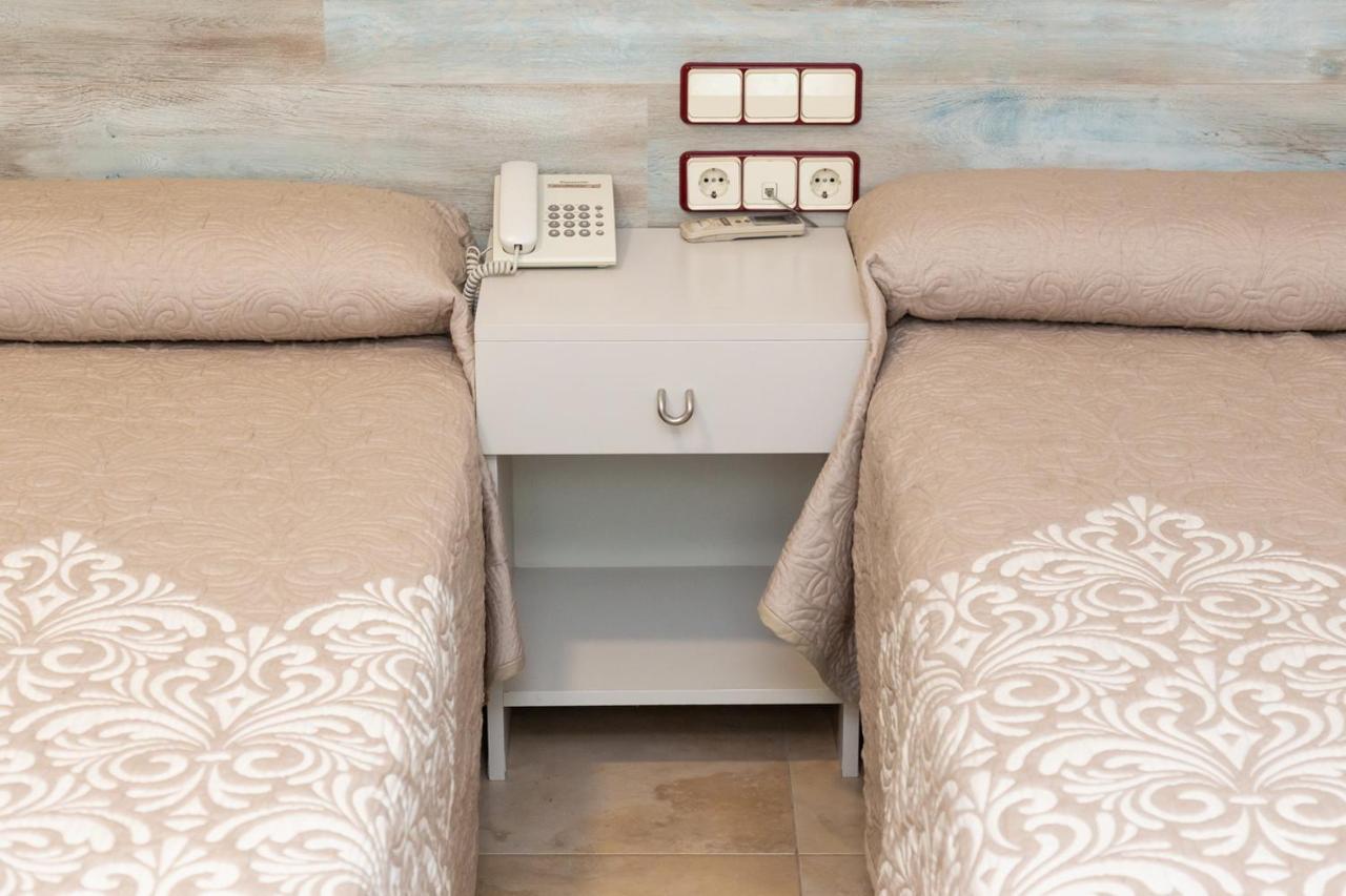 Hostal Viky Madrid Buitenkant foto
