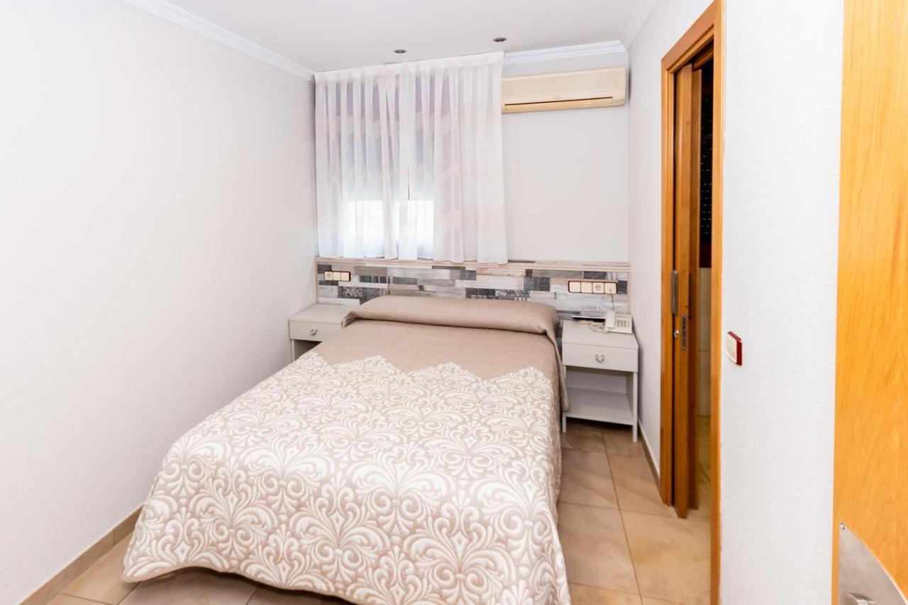 Hostal Viky Madrid Buitenkant foto