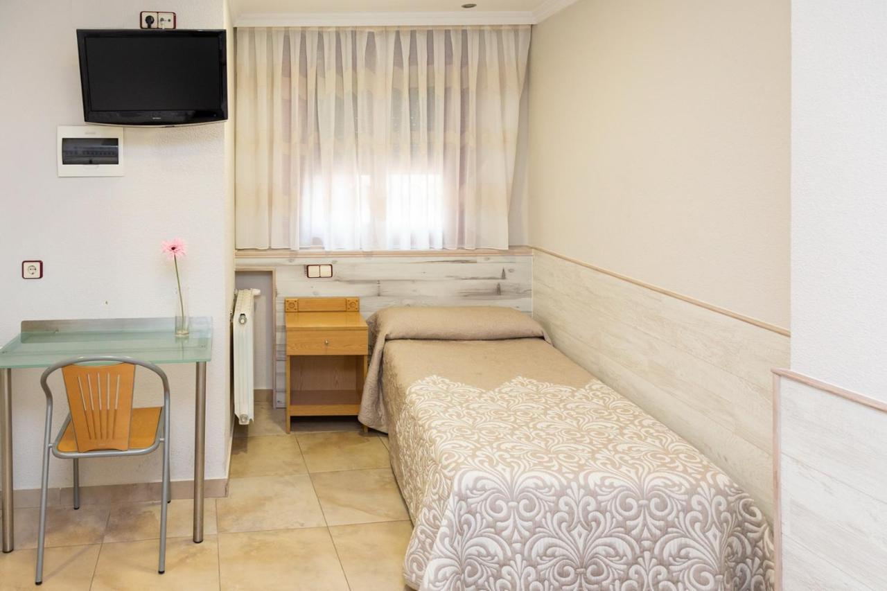 Hostal Viky Madrid Buitenkant foto