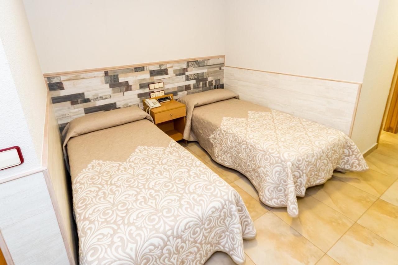 Hostal Viky Madrid Buitenkant foto