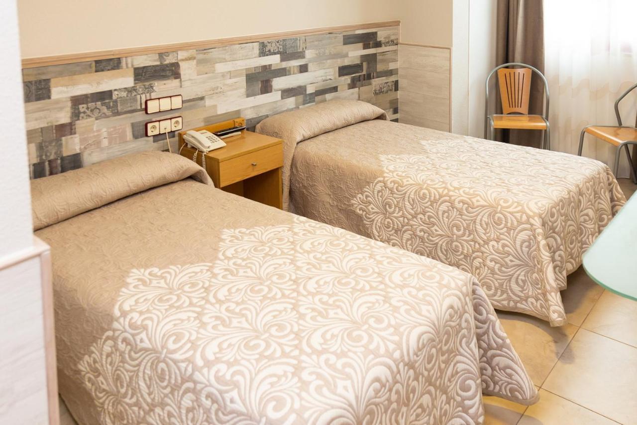 Hostal Viky Madrid Buitenkant foto