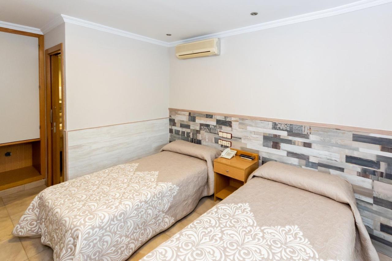 Hostal Viky Madrid Buitenkant foto